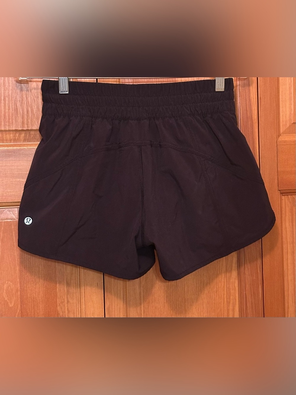 Women’s Lululemon Black Tracker Mid Rise Shorts size 6 with Liner 4 inch length